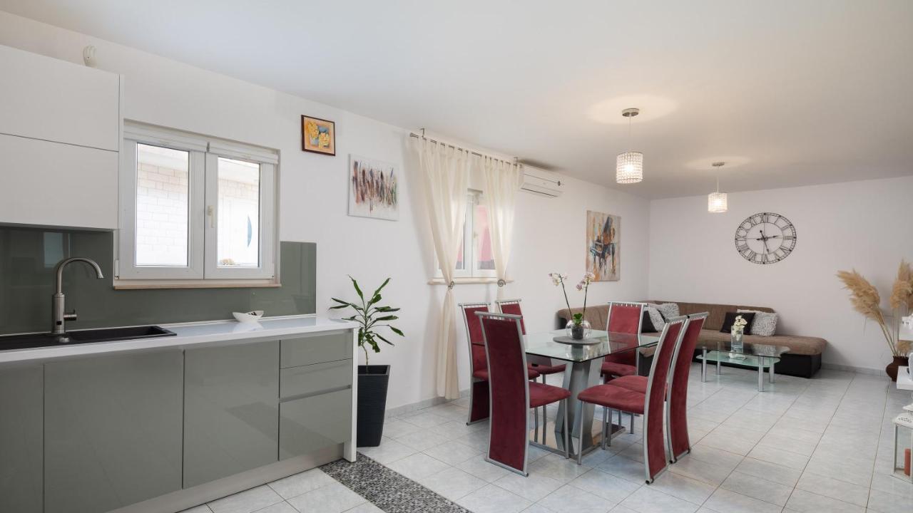Solaris Holiday Home - Private Pool Stanici Bagian luar foto
