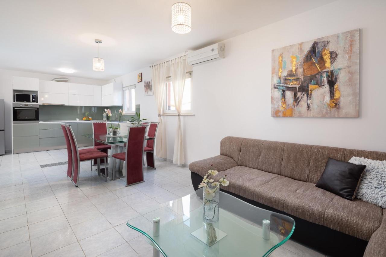 Solaris Holiday Home - Private Pool Stanici Bagian luar foto