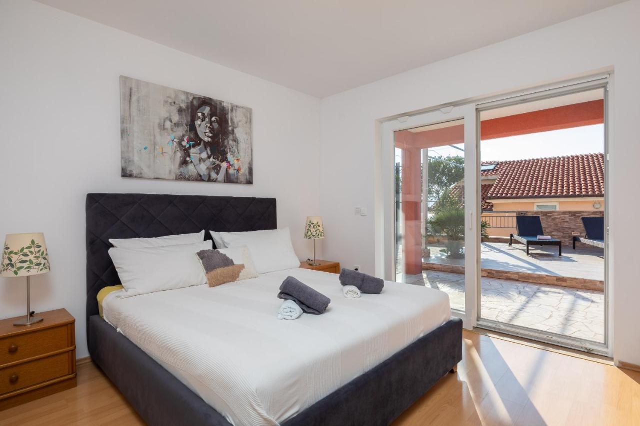 Solaris Holiday Home - Private Pool Stanici Bagian luar foto